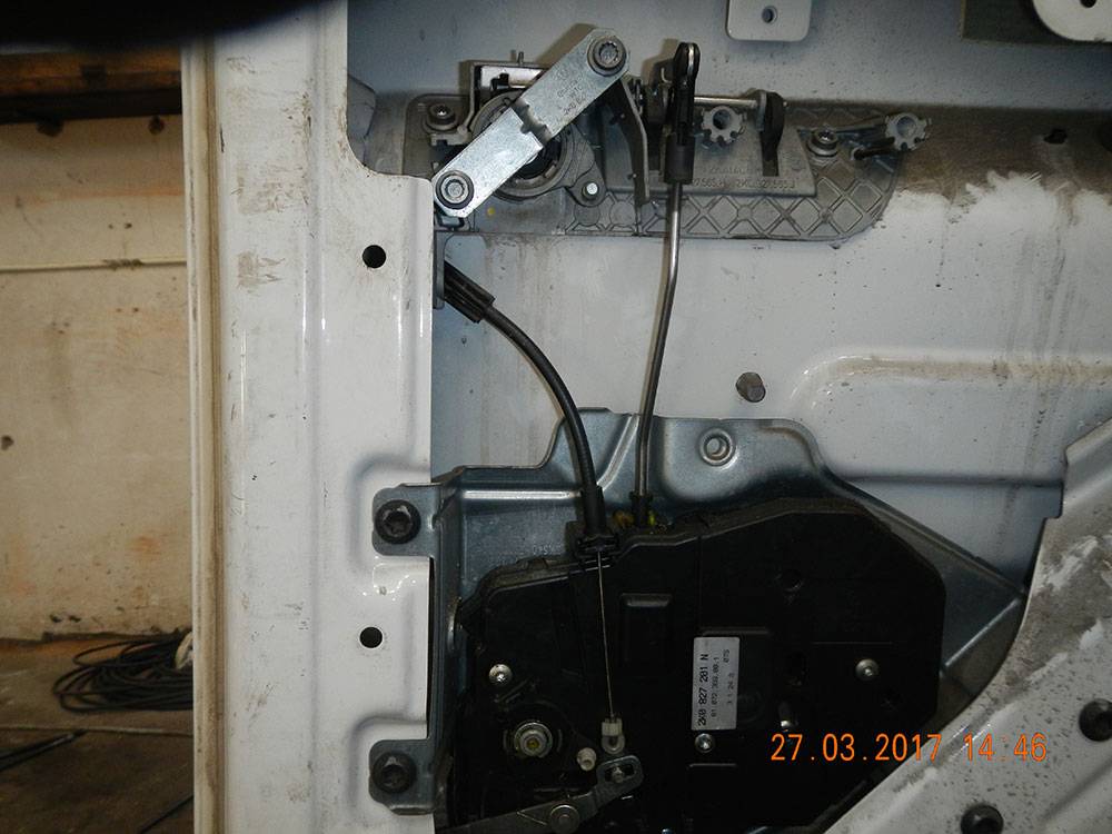 VolksWagen Caddy - ремонт механизма двери